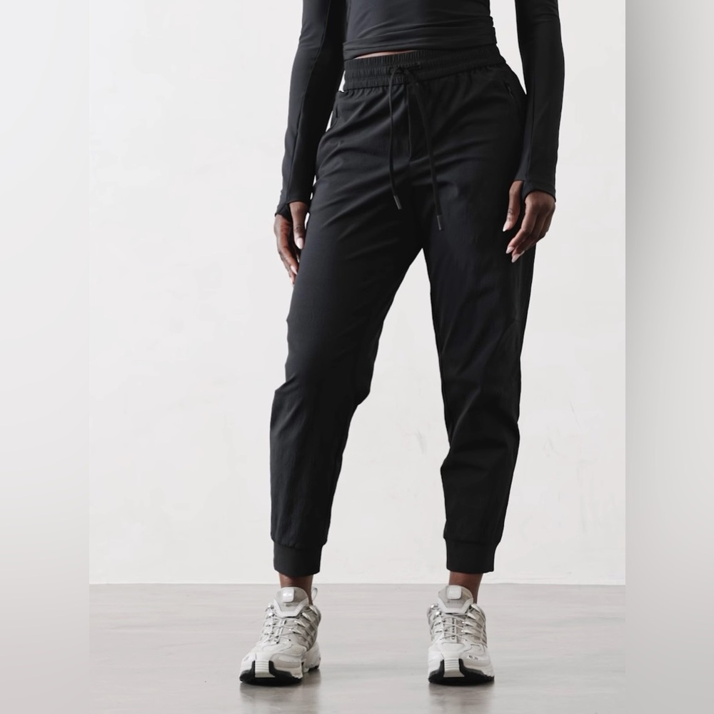 NWT ATHLETA Trekkie Jogger - Black